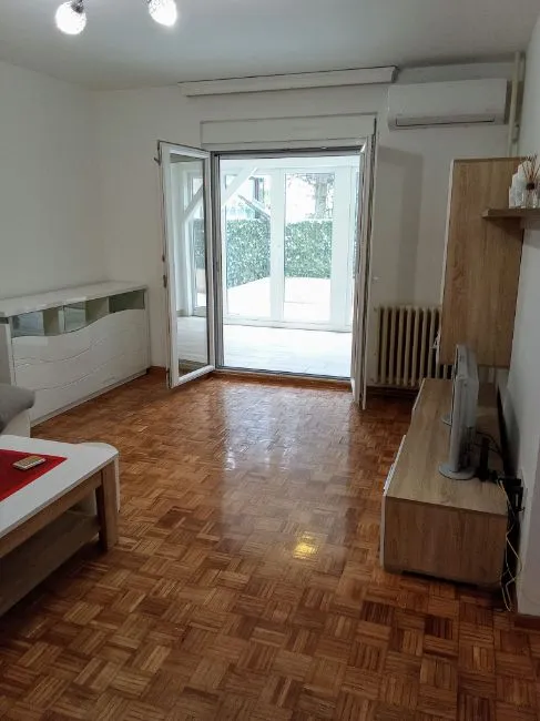 Nieruchomość komercyjna Na sprzedaż - 11077 Sumatovacka Vracar Beograd stan sa stanarima RS Image 3
